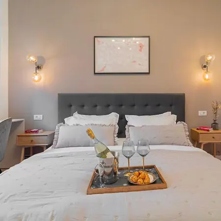 Near Metro, Center Apartment