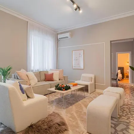 Near Metro, Center Apartment