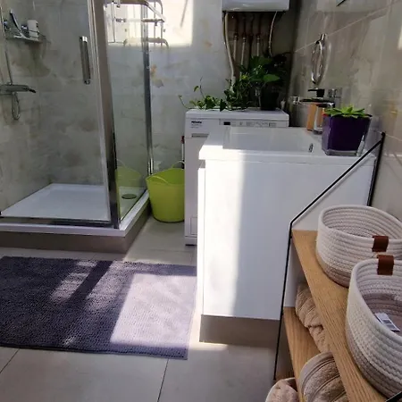 De La Grotte * בריסל