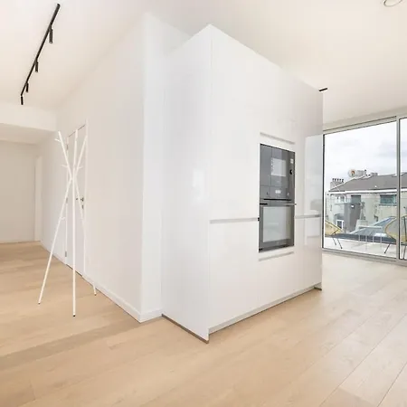 Trendy Canal District Penthouse Apartment *