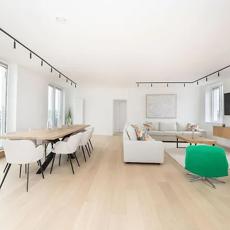 Trendy Canal District Penthouse *