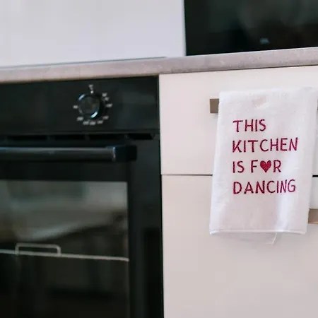 Slow Moments In Apartamento