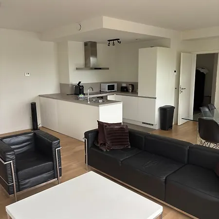 Modern Close To Everything * Βρυξέλλες