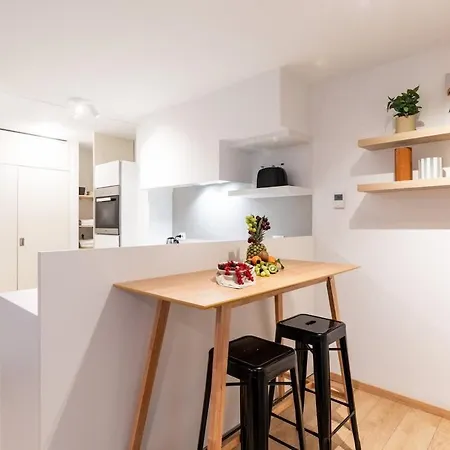 Contemporary Comfort In The Heart Of The Apartmán