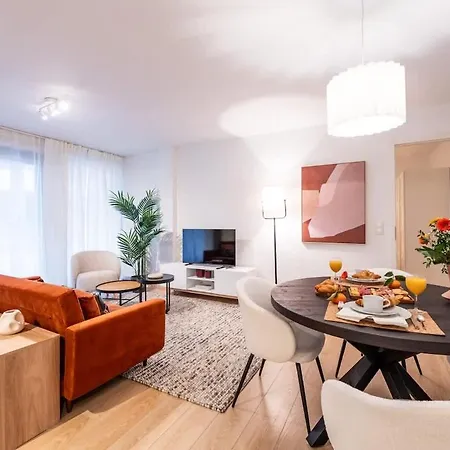Contemporary Comfort In The Heart Of The Apartmán *