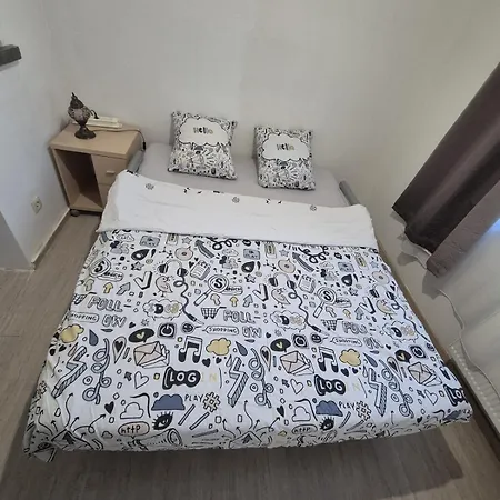 Apartamento Large 1st Floor Apartment, Schaerbeek, *