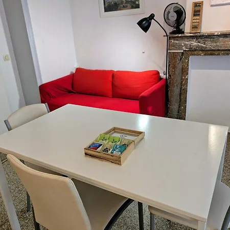 And Convenient Near Supermarkets And Public Transports Brüsszel
