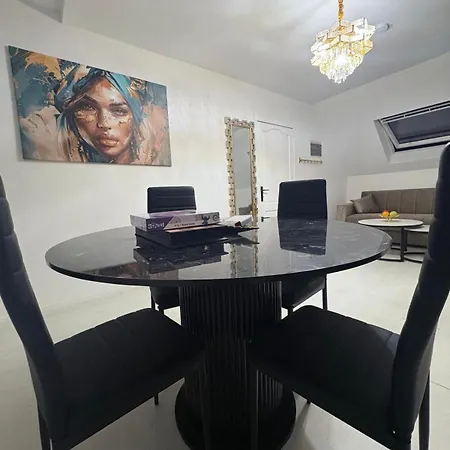 公寓 Garden's Jacuzzi 1 布鲁塞尔