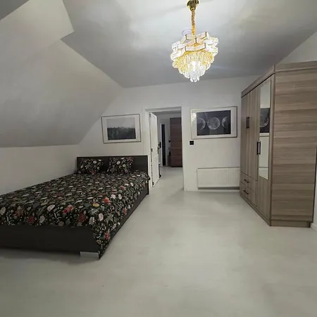 公寓 Garden's Jacuzzi 1