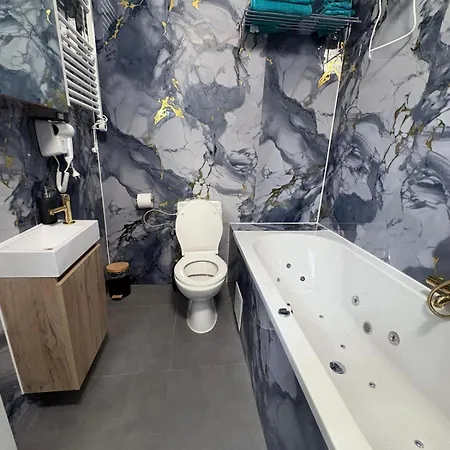 Garden's Jacuzzi 1 *