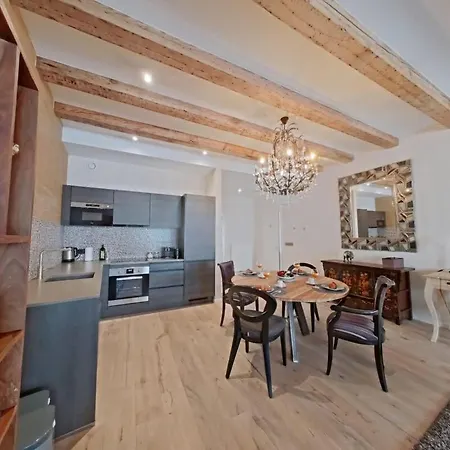 Grand Place Escape Spacious 2br With Charm Apartman *