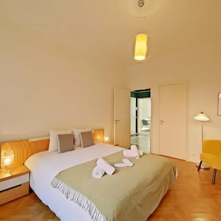 Bright 1br Flat In Saint-gilles Апартаменты