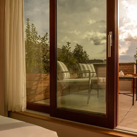 9hotel Chelton 4*