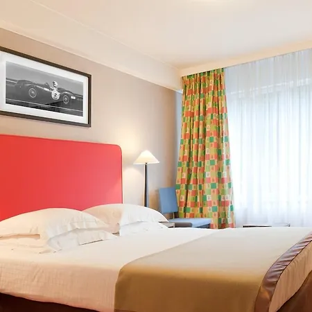 New Charlemagne ホテル 4*