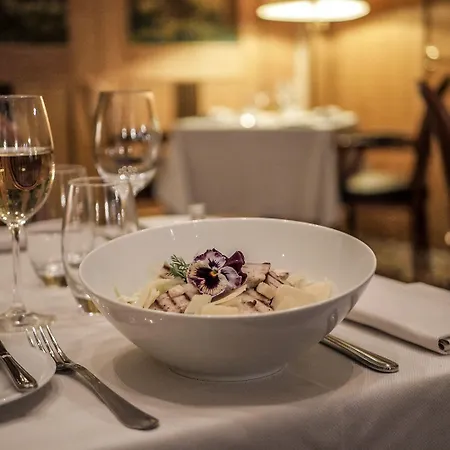 Le Chatelain Szálloda