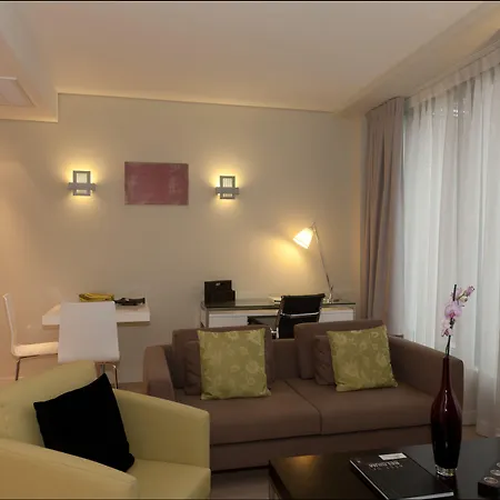 B-aparthotel Grand Place