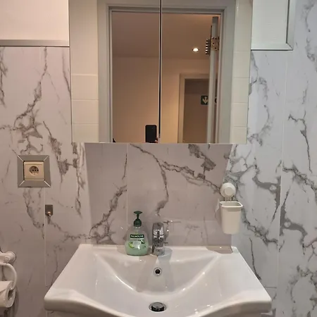 Giovanni Duplex European Quarter *