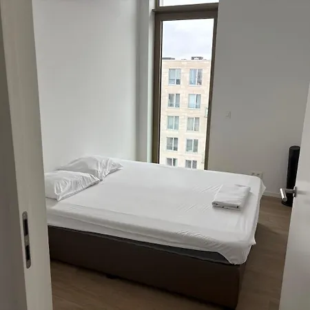 Floor Luxury With Spectacular Water Views *