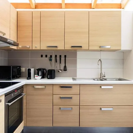 Cosy Eu - Central, Parking, Terrace Apartment