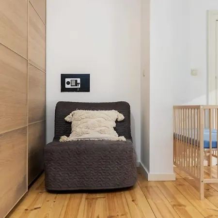 Cosy Eu - Central, Parking, Terrace Apartment