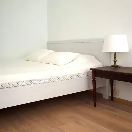 Almost White, Near Train, Metro N7688 Διαμέρισμα