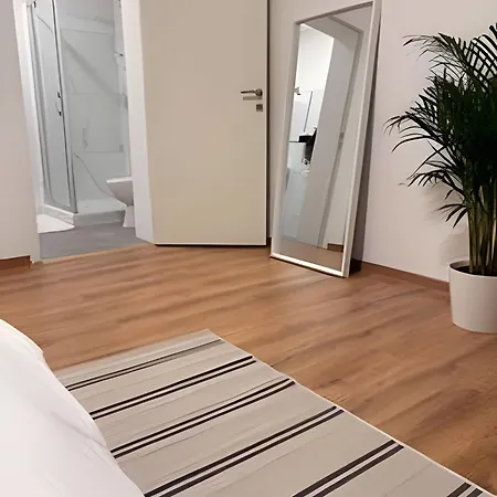 Cozy Private With Terrace & Workspace Kwatera prywatna