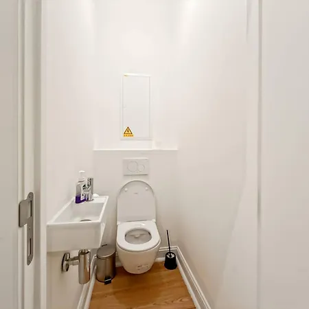 Self Check In Ixelles Retreat In The Heart Of * בריסל