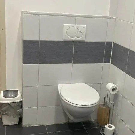 Apartman Modern In Molenbeek-saint-jean / 77 M² / Parking