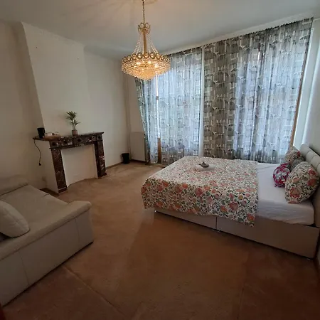 Dans Un Immeuble * Brüksel
