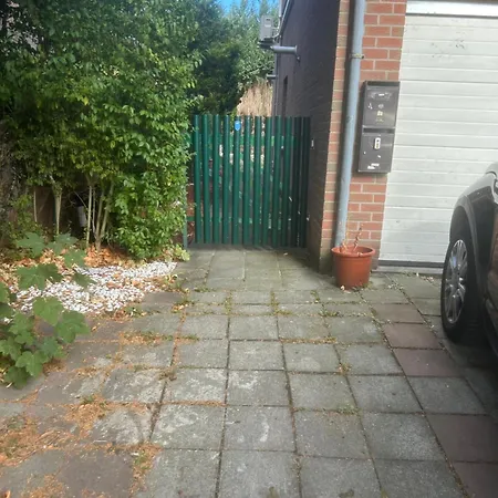 דירה Confortable Situe A Woluwe Saint Lambert בריסל