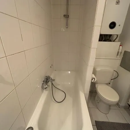 Modern 1br And Sofa Bed Near Airport 아파트 *
