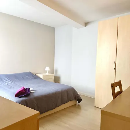 3 Min To The Grand-place 6 Min To Manneken Pis & Sleeps 6 Brüsszel