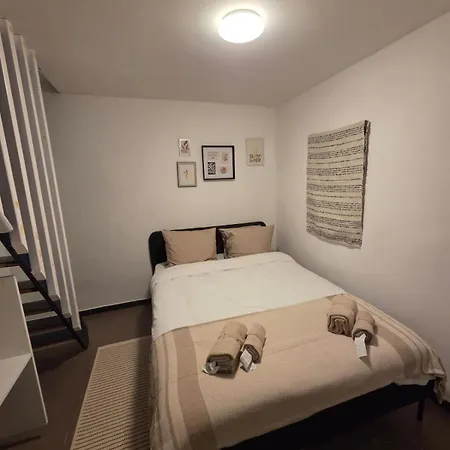 Apartamento Industrial-style Loft With Mezzanine Bedroom In Prime Area