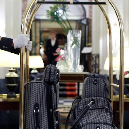 Le Plaza מלון 5*