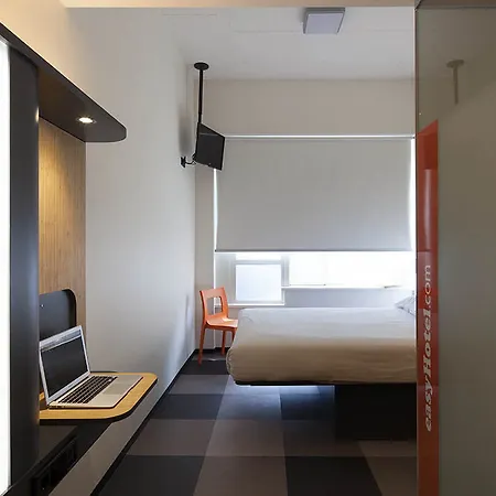 Hotel Easyhotel Centre 3*