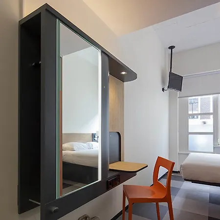 Hotel Easyhotel Centre 3*