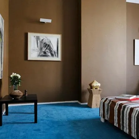 Hotel Max 69 *