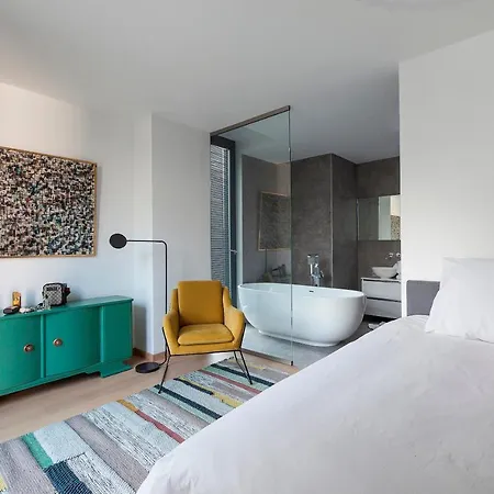 Apartament Unit 5 - Trendy Smart Triplex Private Garden & Parking