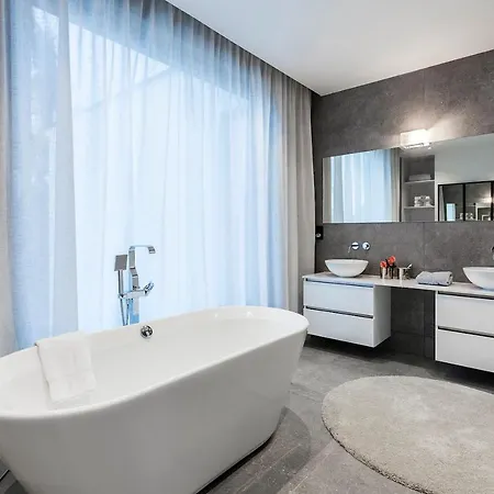 Unit 6 - Colorful Smart Triplex Private Garden & Parking * Брюссель