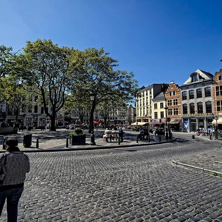 Charles - Grand Place