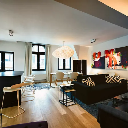 Charles - Grand Place מלון דירות 4*