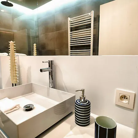 מלון דירות Charles - Grand Place 4*