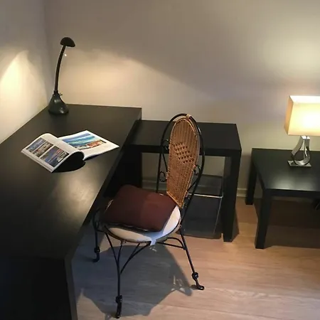 아파트 With 2 Bedrooms In Uccle, With Enclosed Garden And Wifi