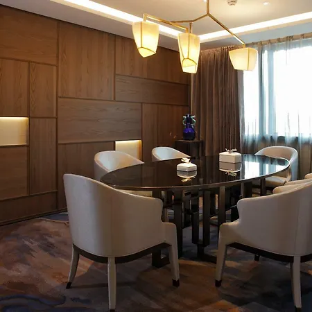 Tangla Hotel 5*