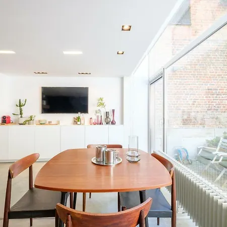1bd With Garden Brugmann Area Apartament