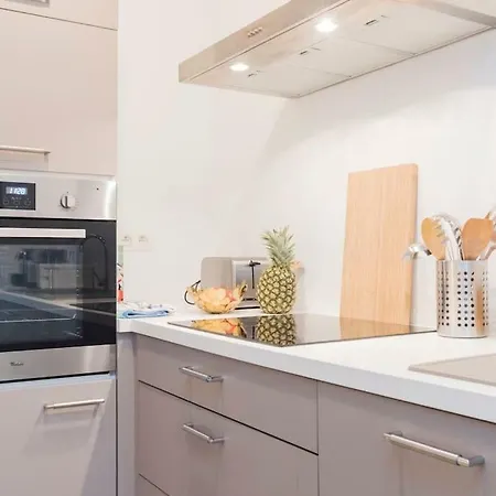 Apartman Grand Place, Only 3 Min Walk, 80M Beautiful Apartment *