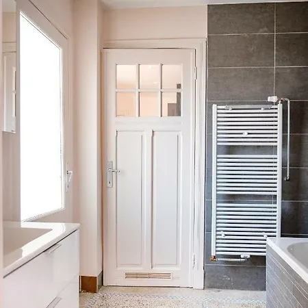 Brand New In A Master's House In Downtown Brüsszel