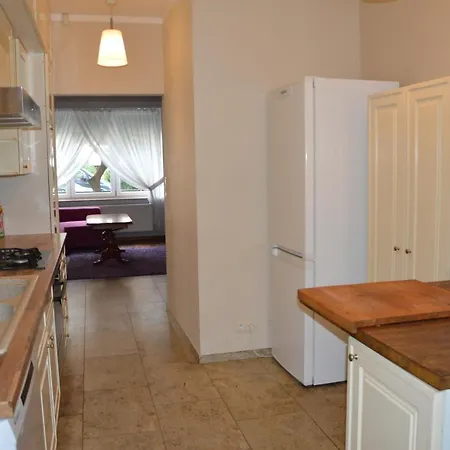Ground Floor 2 Bedroom With Patio Βρυξέλλες