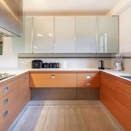 公寓 Picturesque & Bright 2 Floor With A View *
