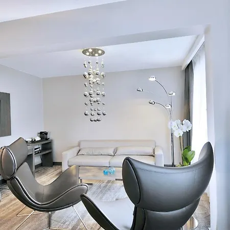 アジェンダ ルイーズ ホテル 3*